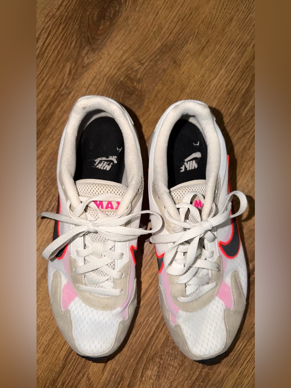 Nike Air Max Women’s White & Pink Sneakers - Picture 5 of 9
